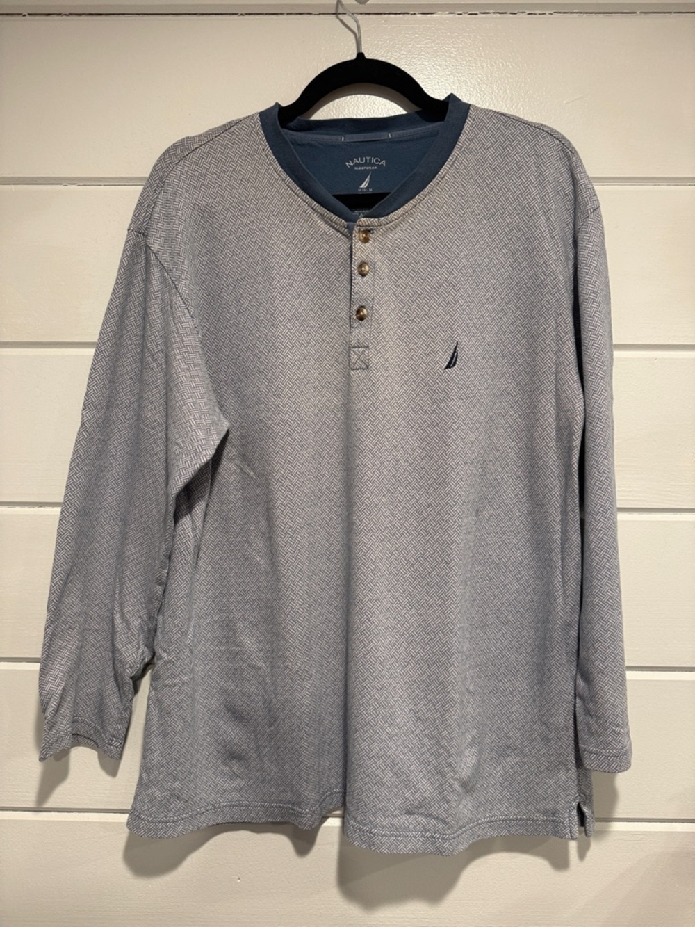 Nautica Men's Heathered Light blueLong-Sleeve Henley  sleepwear with Navy Trim.